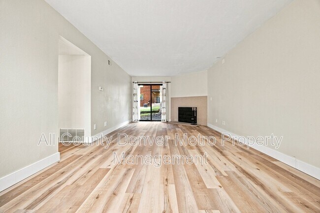 Building Photo - 433 Wright St
