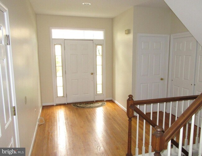 Building Photo - 525 Southampton Ln