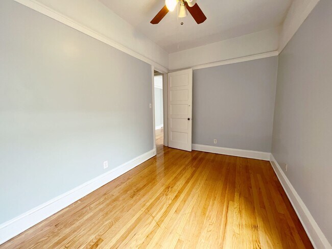 Building Photo - 817 W Belle Plaine Ave