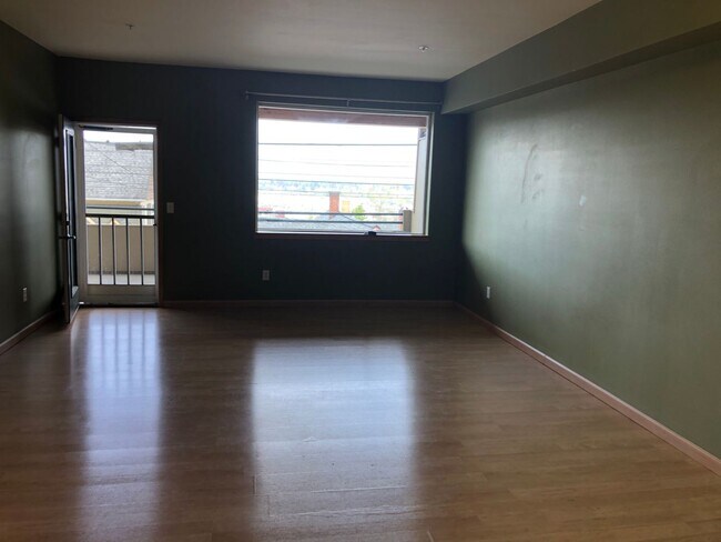 Building Photo - 3 Bed 2 Bath Condo in Bellingham near WWU