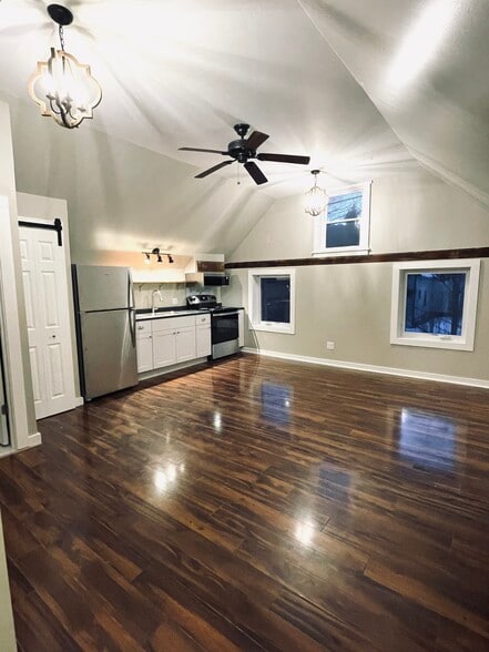 Building Photo - 20 N Main St