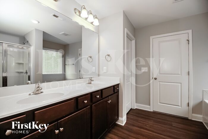 Building Photo - 9109 Marion Oaks Dr
