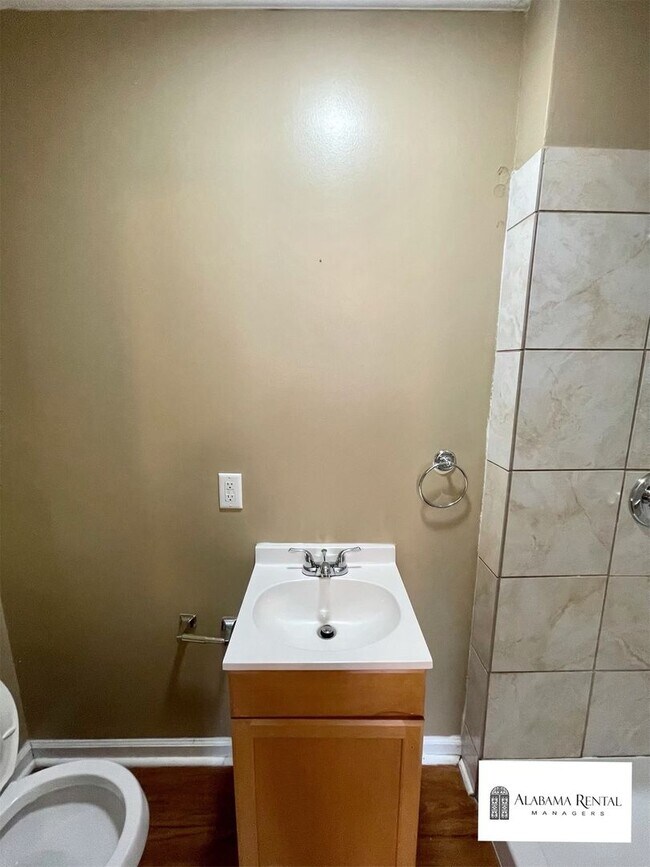 Building Photo - Great Home Available for Rent! View with 4...
