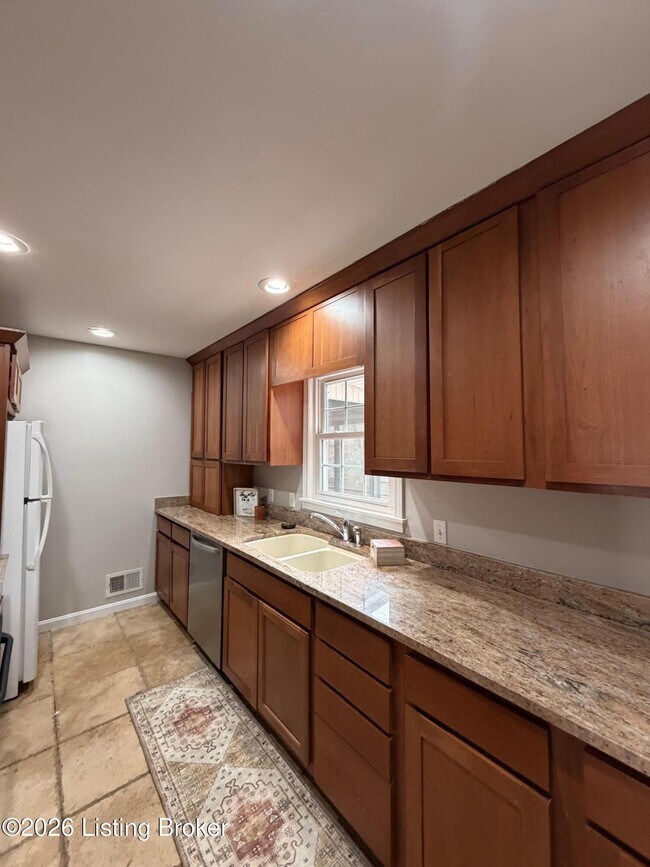 Building Photo - 634 Cherrywood Dr