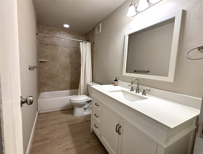 Building Photo - 12841 Orion Ct