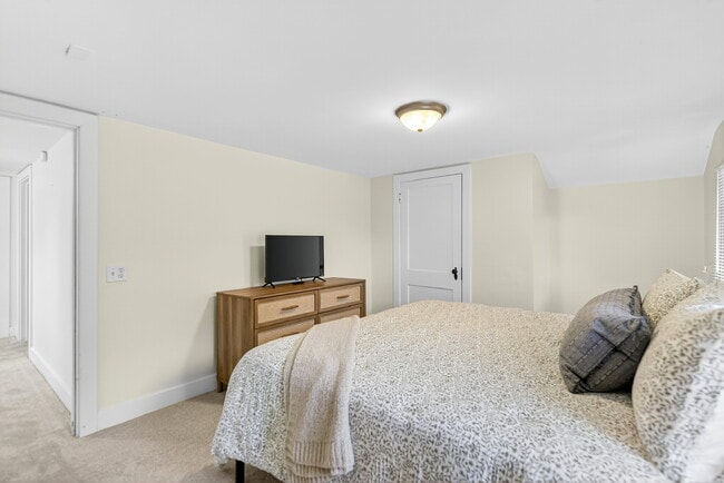 Building Photo - 1389 Mt Pleasant Rd