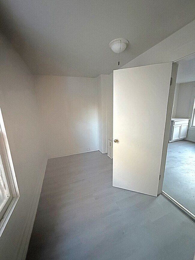 Building Photo - 638 Carbon St