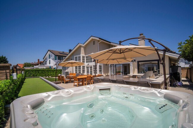 Building Photo - Experience Coastal Living at Its Finest in...