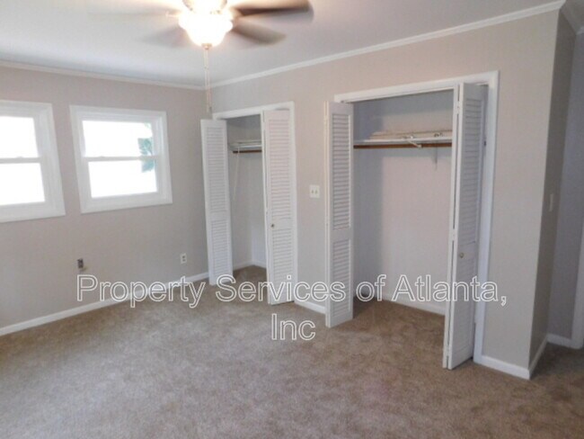 Building Photo - 4850 Lehigh Dr