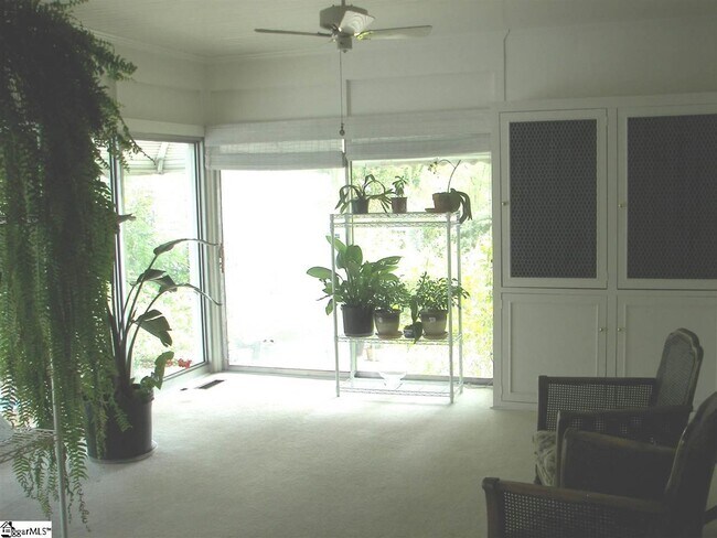 Building Photo - 101 W Augusta Pl