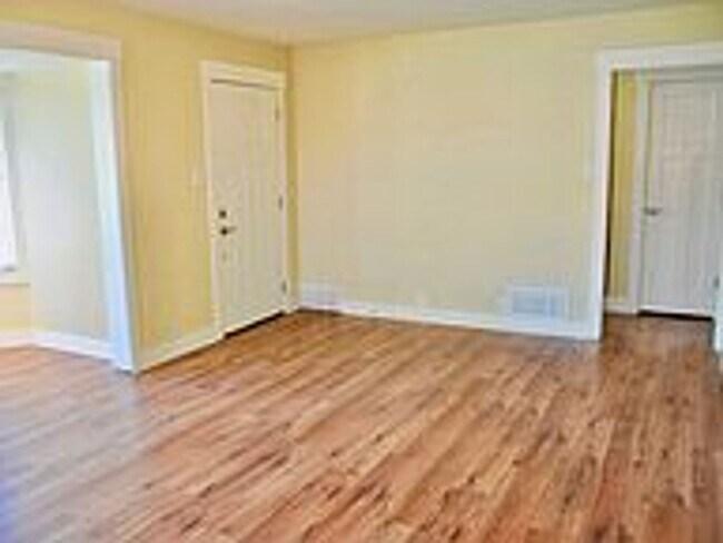 Building Photo - 966 S 200 E St