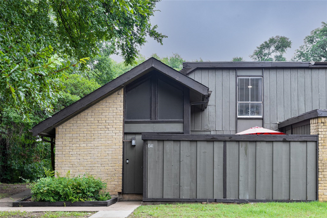 Primary Photo - Beautiful condo in Oak Cliff