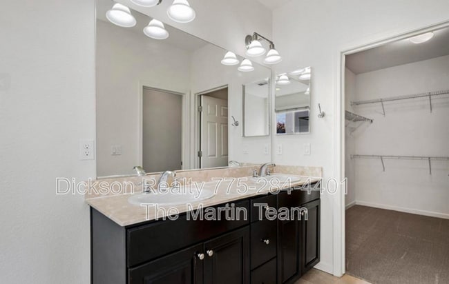 Building Photo - 10772 Ridgebrook Dr