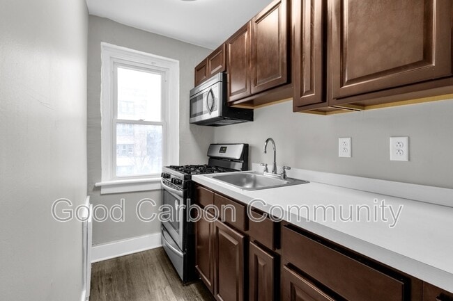 Building Photo - 1015 Amherst St