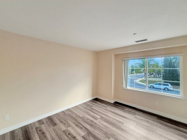 Building Photo - Beautiful 5B/3BA Home in Vista Available for Rent!