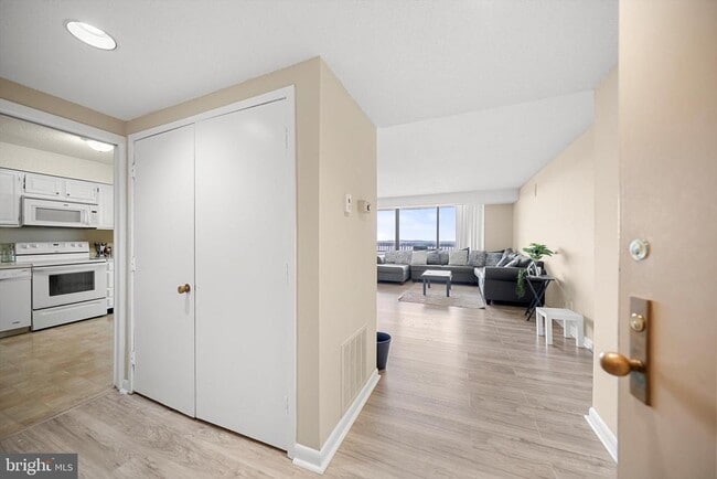 Building Photo - 3709 S George Mason Dr