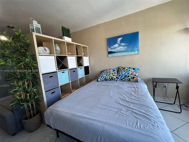 Building Photo - 2899 Collins Ave