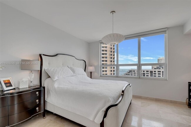 Building Photo - 848 Brickell Key Dr