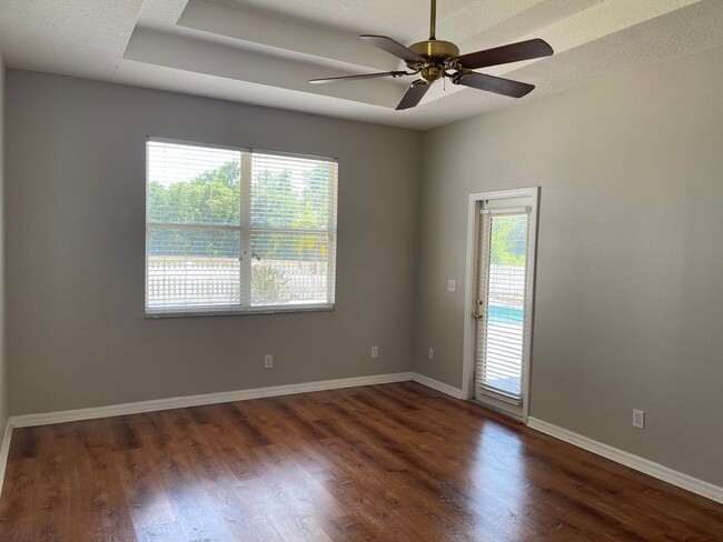 Building Photo - RIVERVIEW POOL HOME FOR RENT