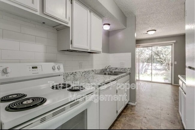 Building Photo - 210 Kathleen Dr
