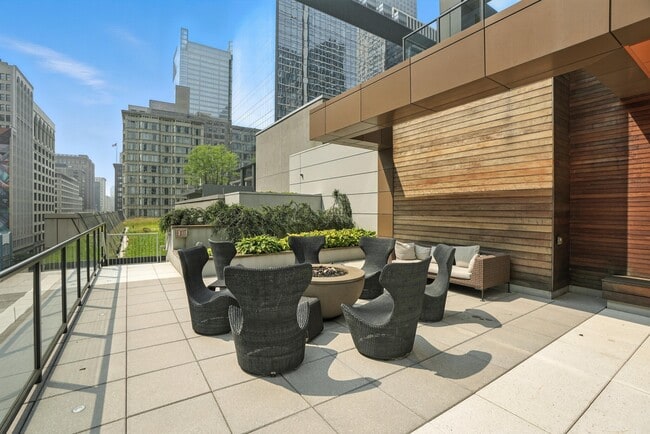 Building Photo - 41 W Randolph St