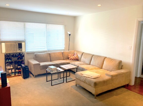 Building Photo - 916 N Sweetzer Ave