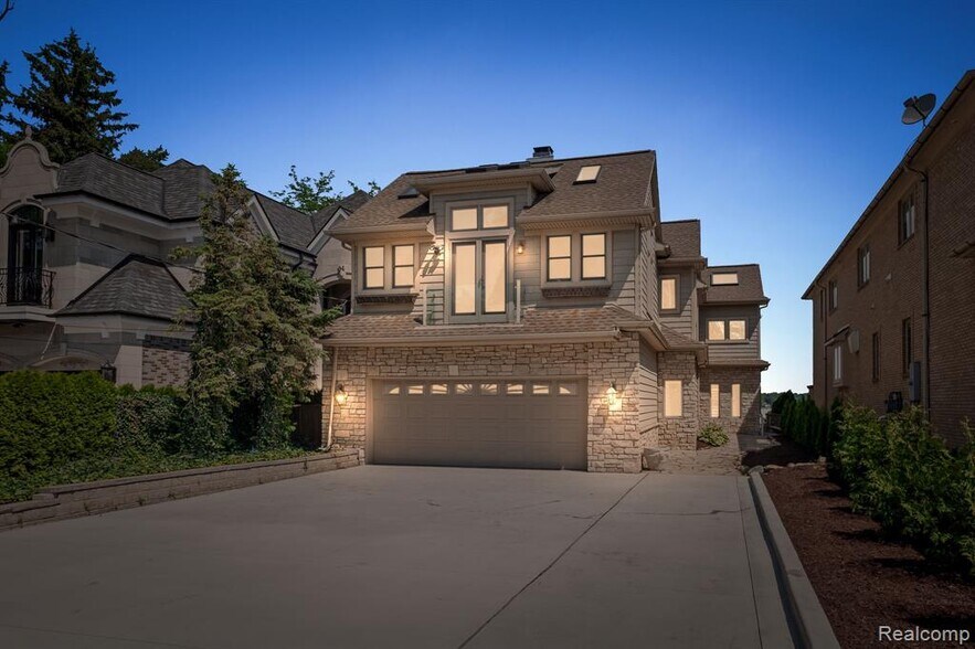 Building Photo - 2380 Walnut Lake Rd