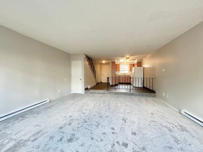 Building Photo - Charming 2 Bed, 1 Bath Canby Townhouse-Style Duplex!