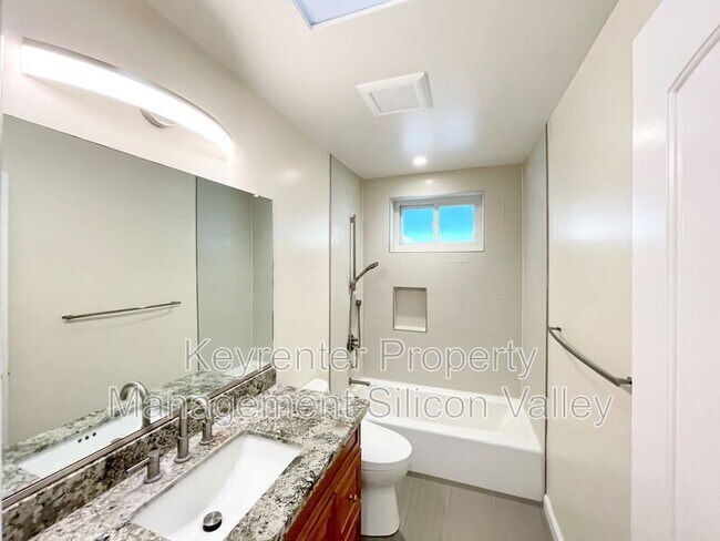 Building Photo - 772 Springwood Dr