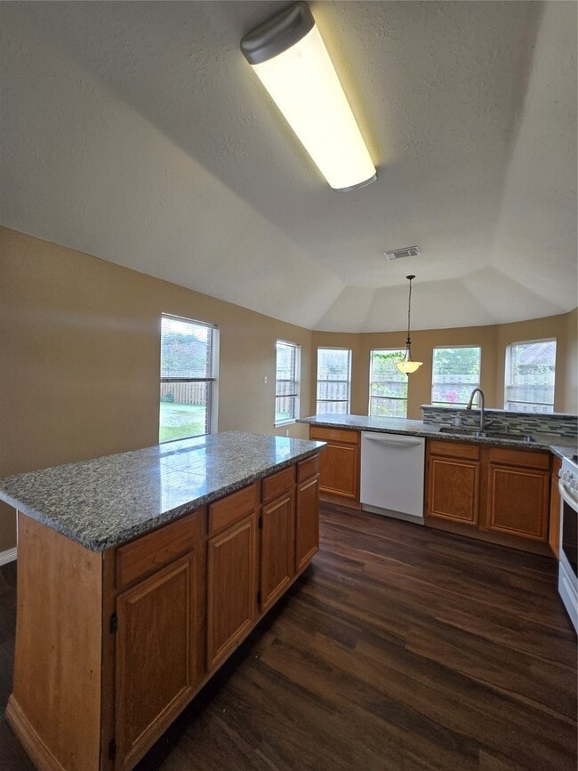 Building Photo - 2730 N Larkspur Cir