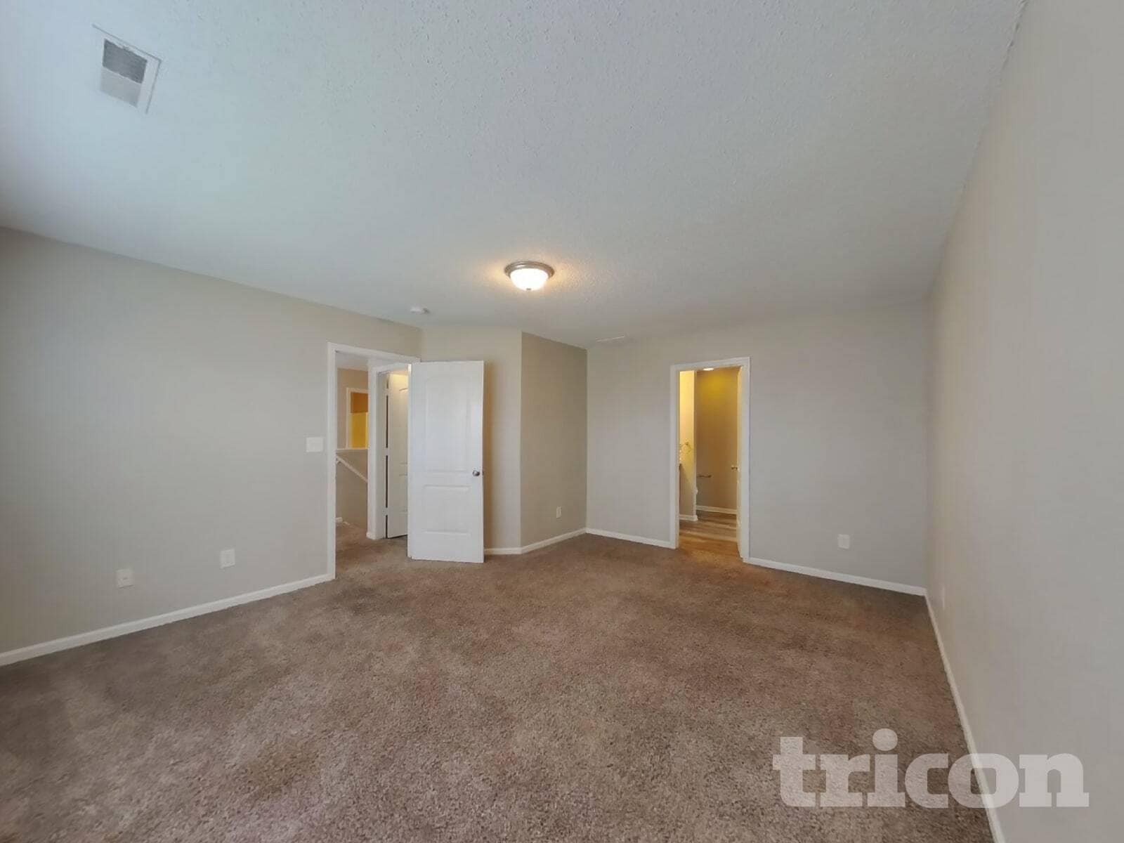 Building Photo - 2195 Lakecrest Dr