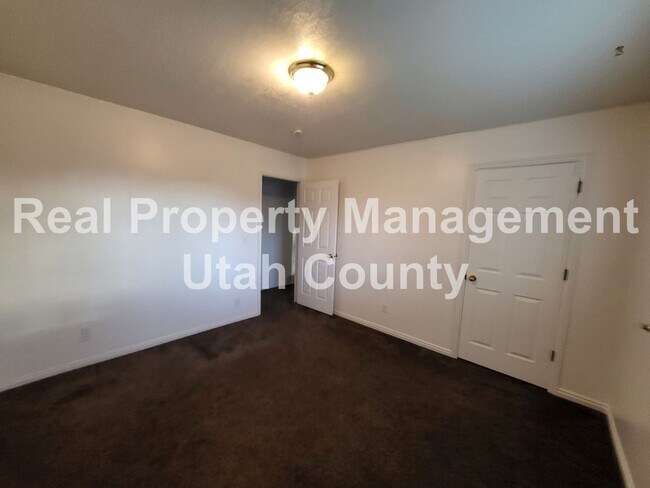 Building Photo - 572 S 1750 E St