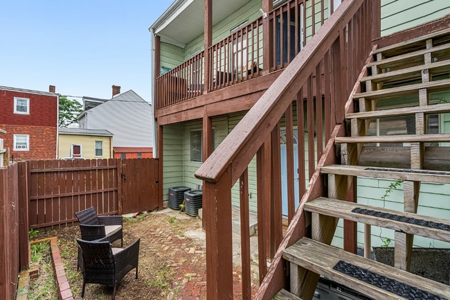 Building Photo - *Recently Updated 2BD/1BA Apartment availa...