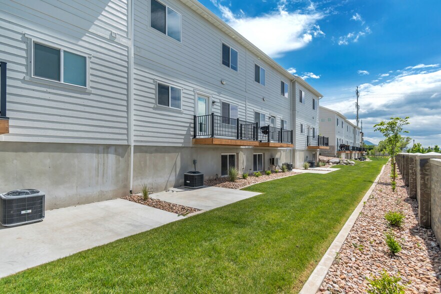 Building Photo - 1593 N 1870 E