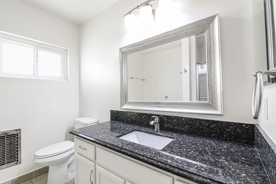 Building Photo - 1801 N Harvard Blvd