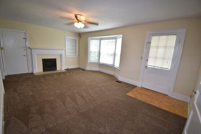 Building Photo - Large 2 Bedroom Home For Rent Near Madison Street!