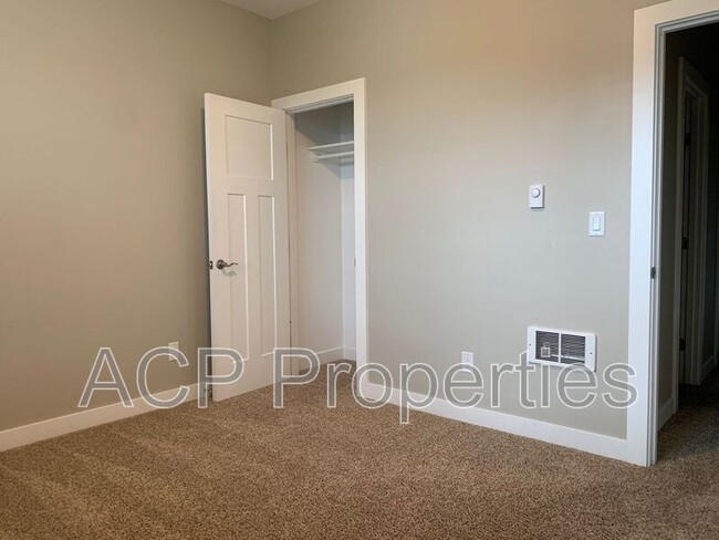 Building Photo - 2225 Bluestem St