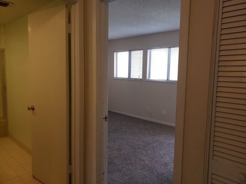 Building Photo - 7859 La Sierra Ct