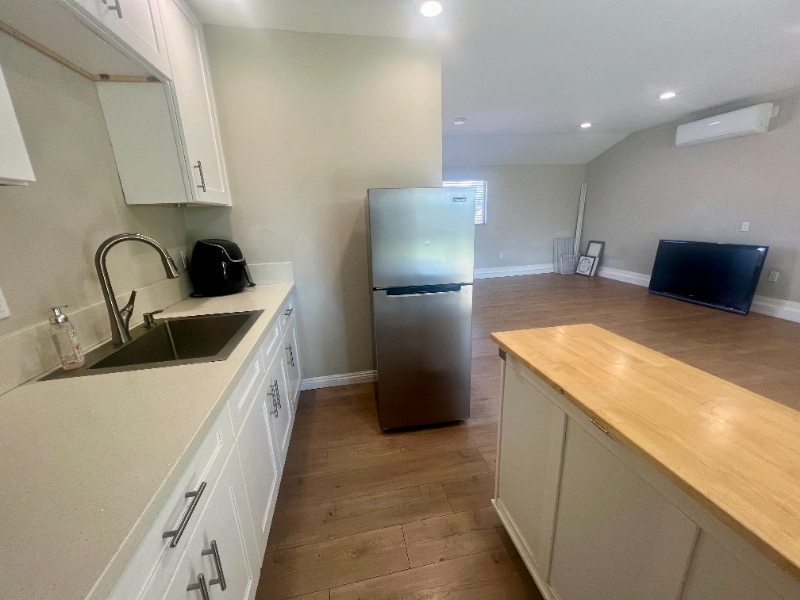 Building Photo - 5385 Howard St