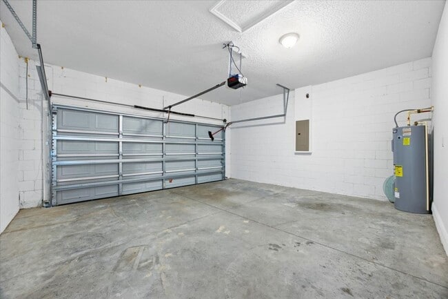 Building Photo - Stunning 4-Bedroom, 2-Bath Home in Poinciana with Modern Upgrades