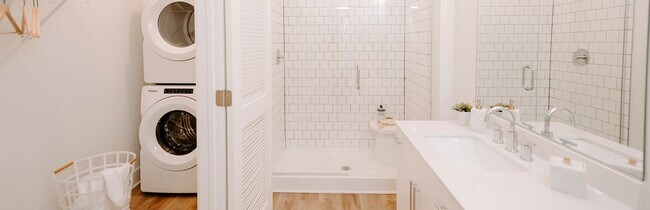 Building Photo - 712 4th Ave S