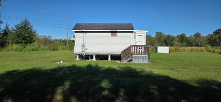Building Photo - Tiny home with large yard