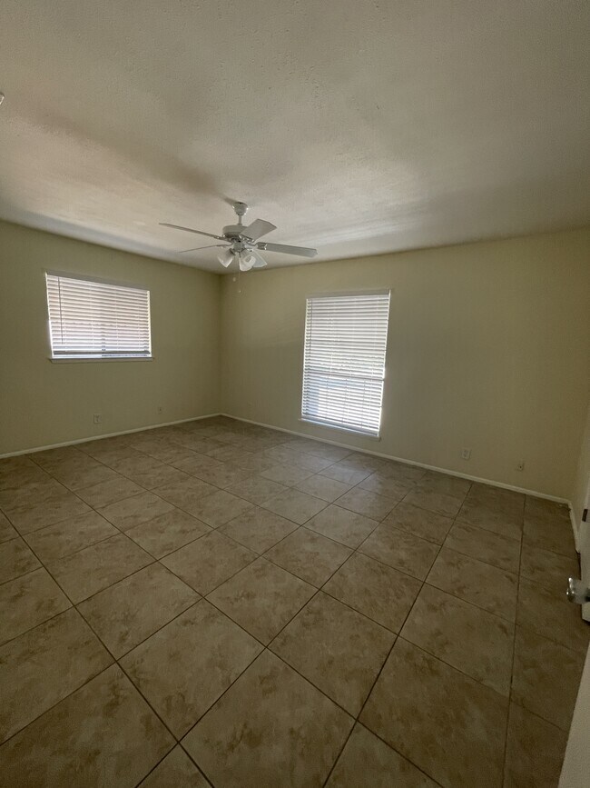 Building Photo - 6306 Madeleine Dr