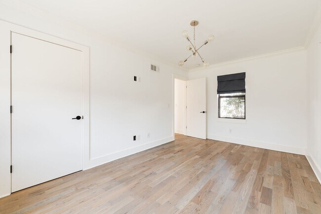 Building Photo - Beautiful Home in Nichols Hills + 3 bedrooms