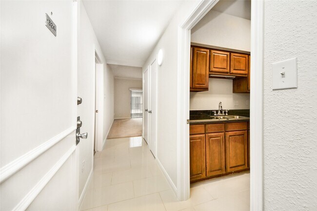 Building Photo - 2400 N Braeswood Blvd