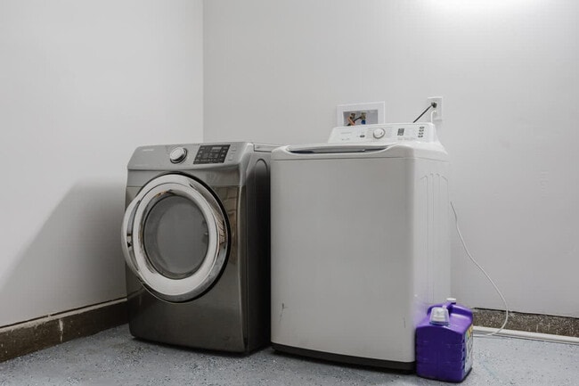 Building Photo - 9827 San Diego St