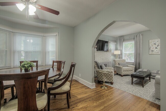 Building Photo - 1145 W 41st Terrace