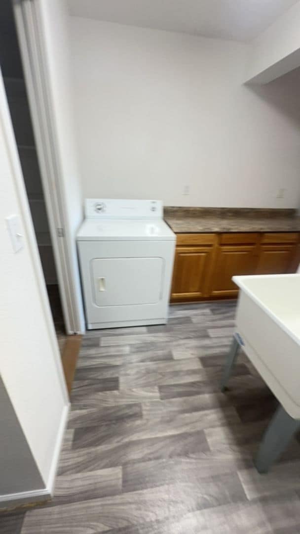 Building Photo - 4BED2BATH - GARAGE, HEAT PUMP AC, BACK YAR...