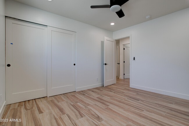 Building Photo - 4806 S La Rosa Dr