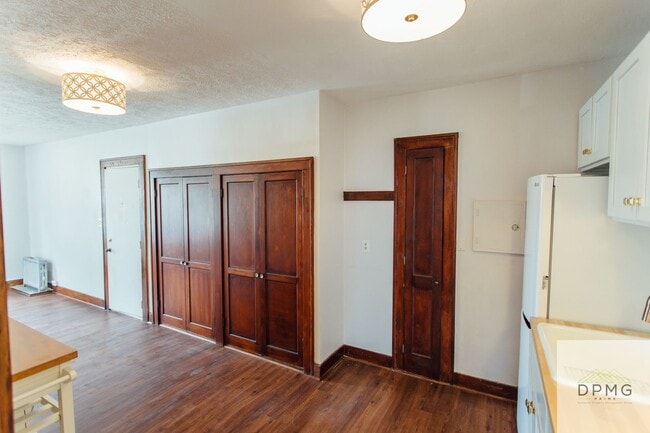 Building Photo - 117 S Hosmer St